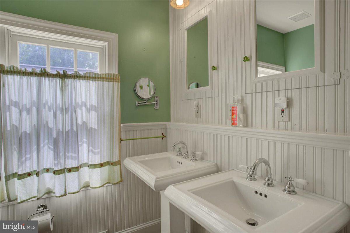 12458 Monterey Lane Blue Ridge Summit, PA 17214 - Photo 53 of 92 Bathroom #2