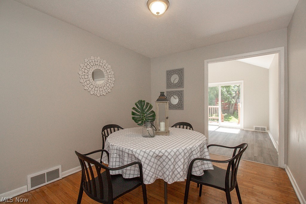 3954 Grosvenor Road Cleveland, OH 44118 - Photo 8 of 35
