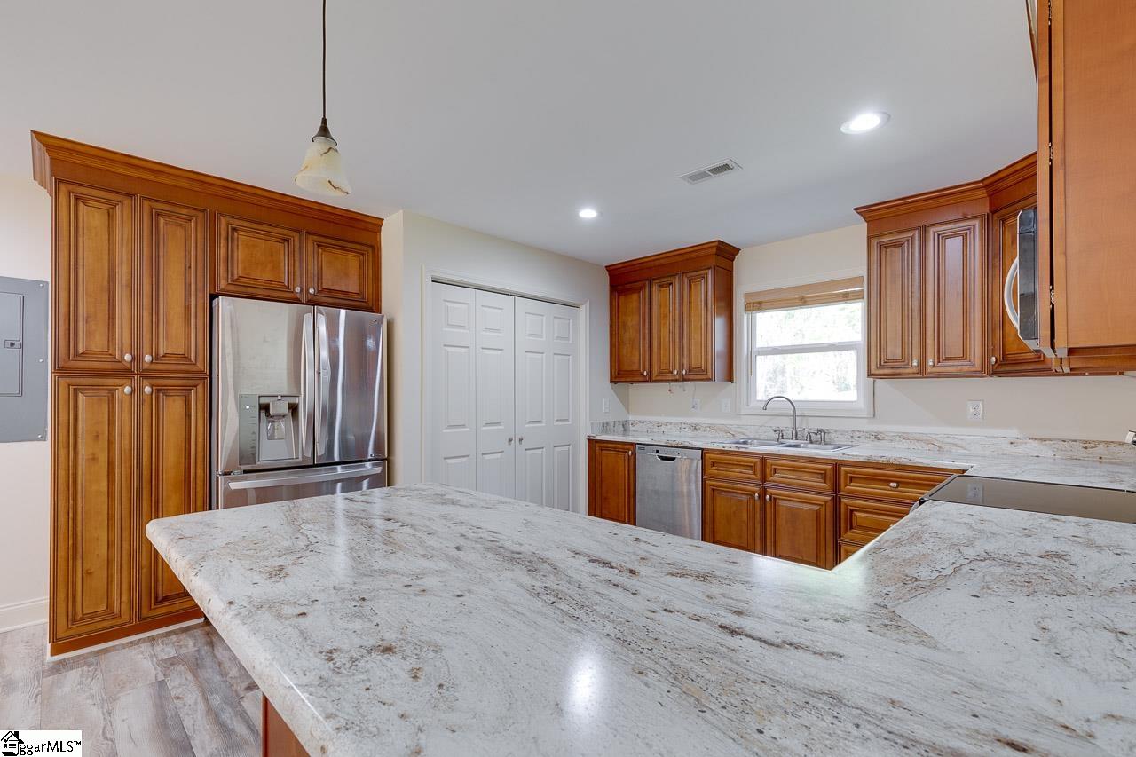 1623 River Oak Road Inman, SC 29349 - Photo 8 of 36
