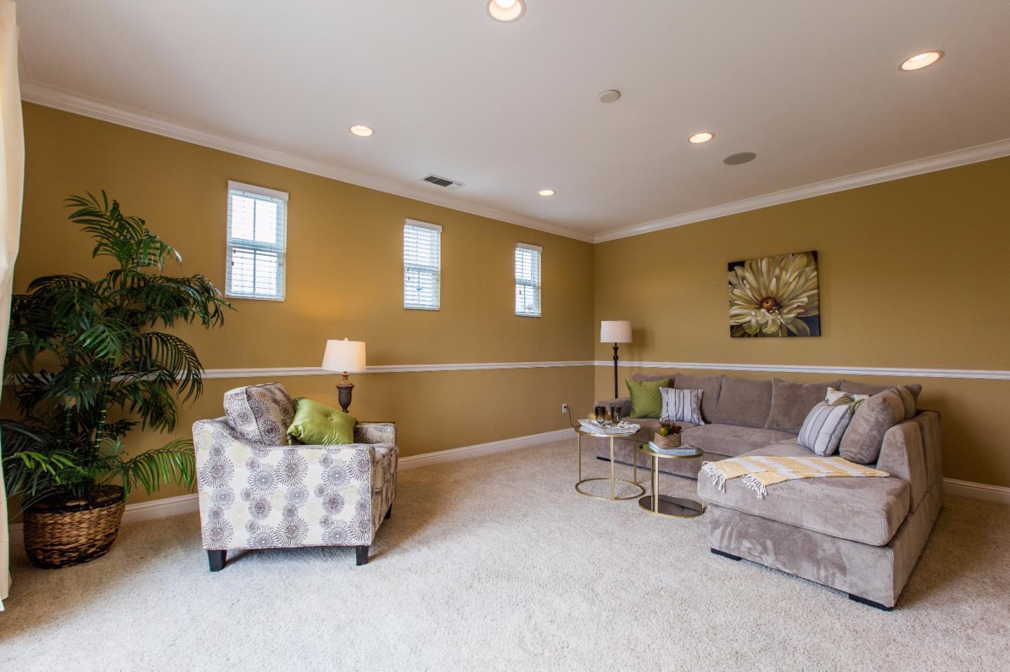 335 Ascente Commons San Jose, CA 95125 - Photo 11 of 38 a living room with furniture and flowers