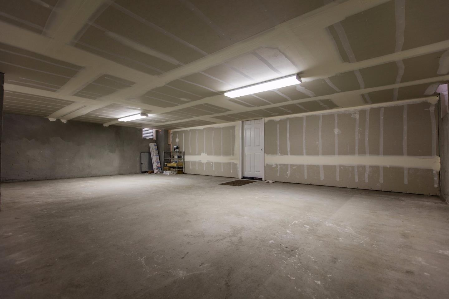 335 Ascente Commons San Jose, CA 95125 - Photo 29 of 38 a view of an empty room