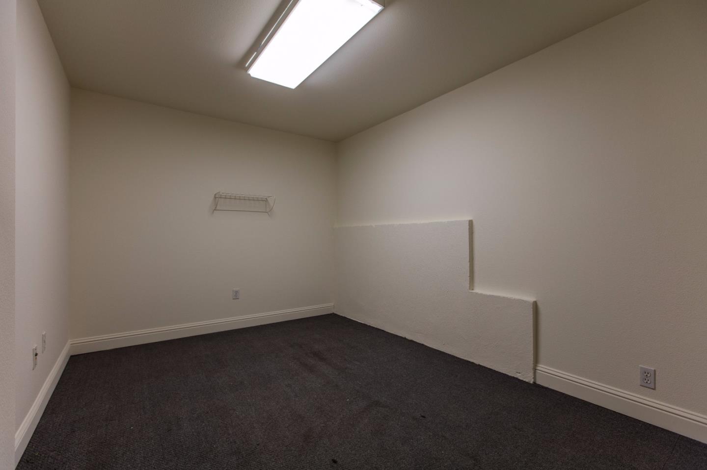 335 Ascente Commons San Jose, CA 95125 - Photo 32 of 38 an empty room with a empty space and window