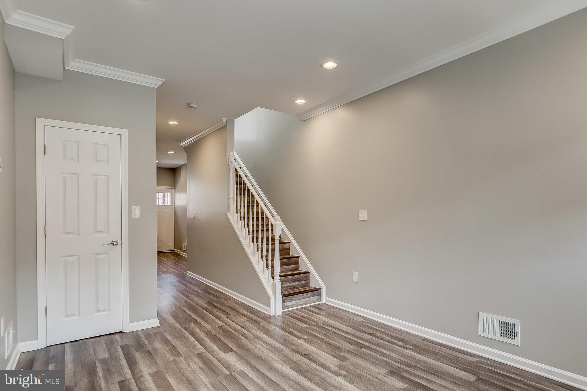 157 North Curley Street Baltimore, MD 21224 - Photo 6 of 30 Front Entrance - Living Room
