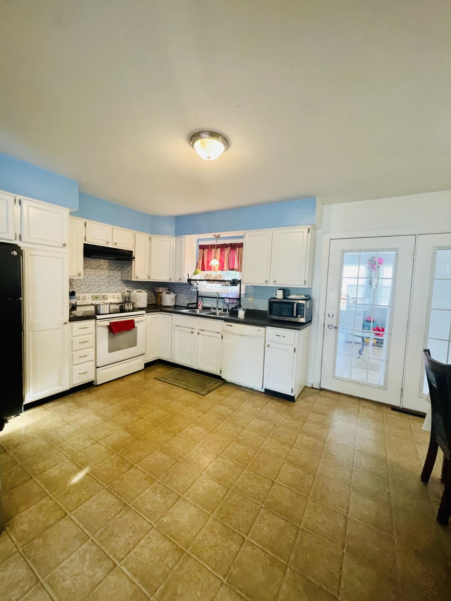 101 Sundown Street Springfield, MI 49037 - Photo 10 of 15 A39172FD-3C57-4525-9C93-8A6AB25D8970