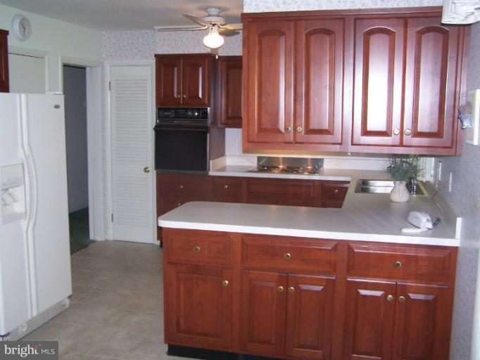 2824 Carrollton Road Annapolis, MD 21403 - Photo 14 of 16 Kitchen