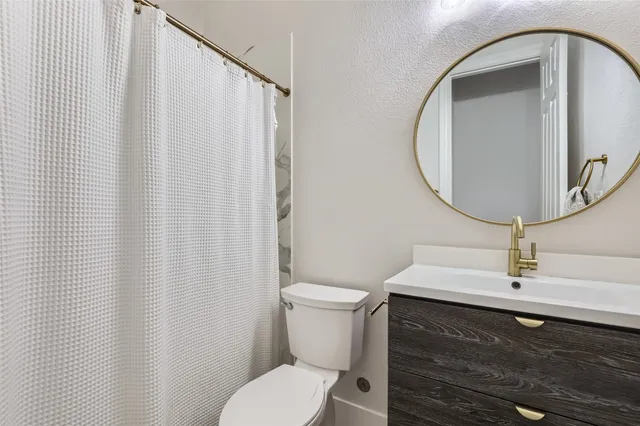 an empty room with closet and a ceiling fan