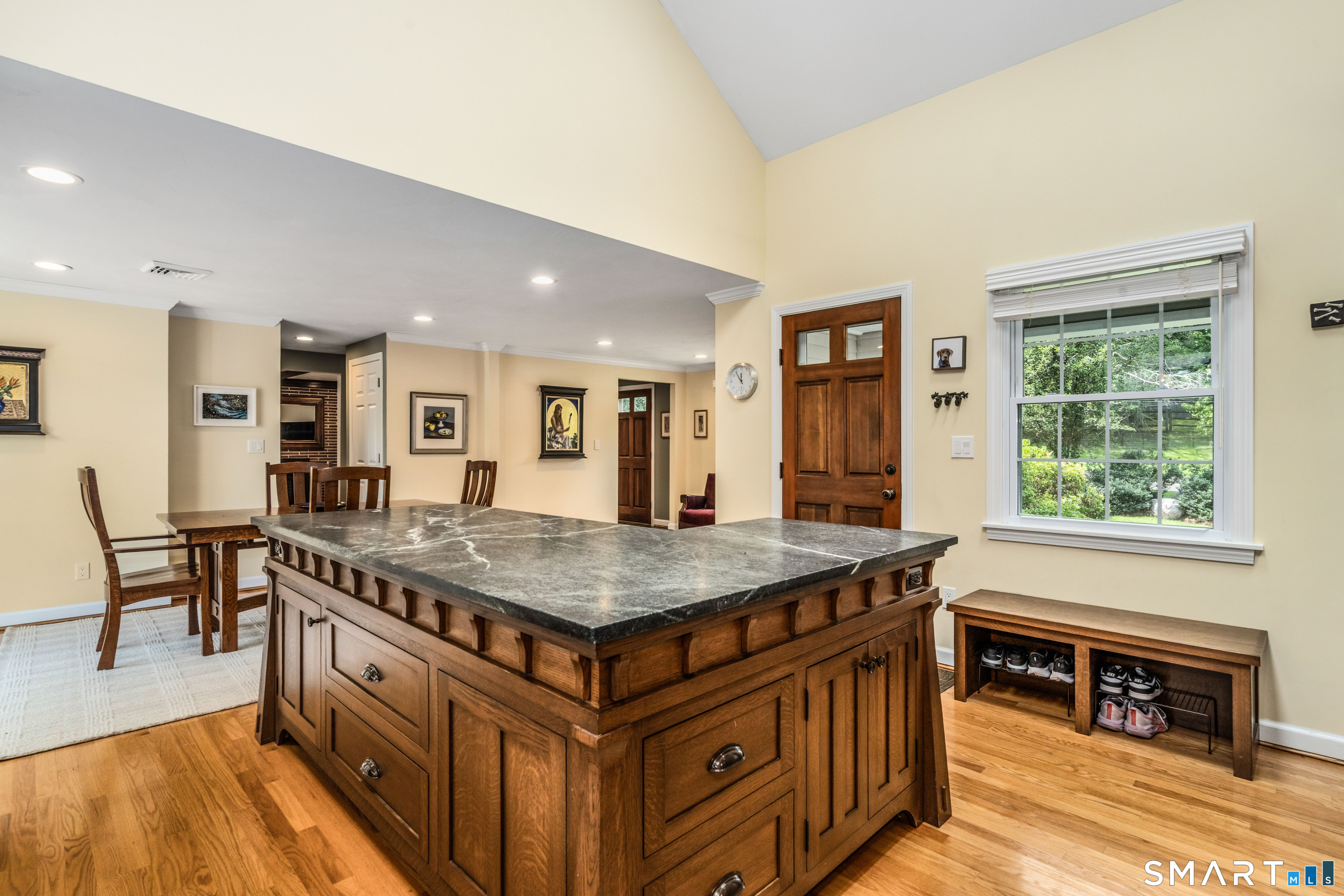342 Mountain Road West Hartford, CT 06107 - Photo 4 of 40 Gallery Image 4