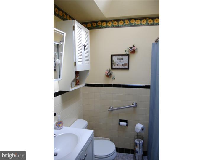 1002 Windsor Road Collingdale, PA 19023 - Photo 17 of 23 Bathroom