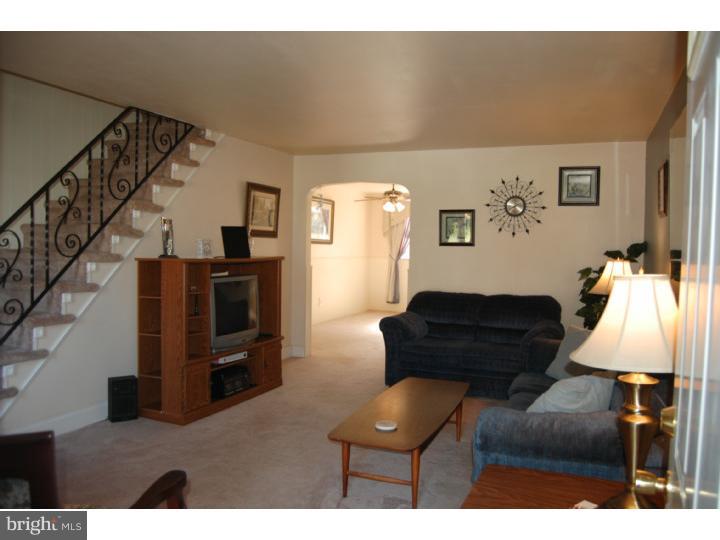 1002 Windsor Road Collingdale, PA 19023 - Photo 3 of 23 Living Room