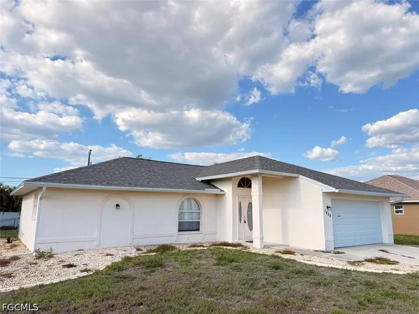 a front view of house with yard