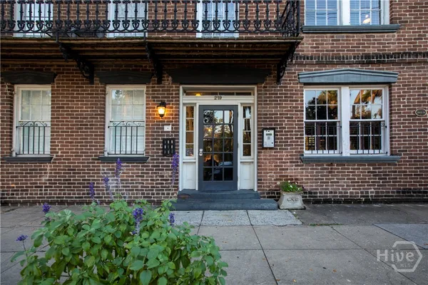 $2,000 | 219 Abercorn Street, Unit F1, Savannah, GA 31401