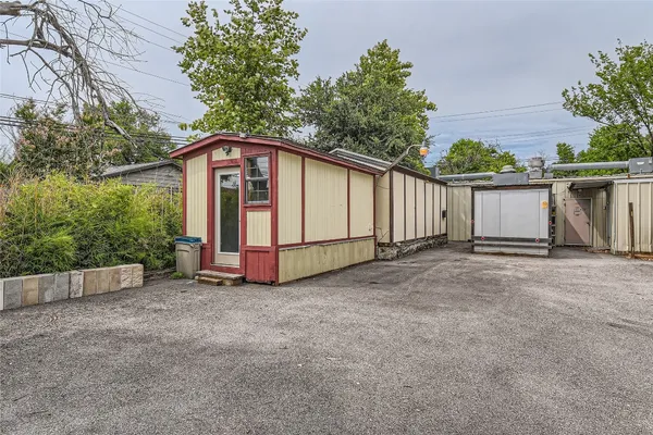$850,000 | 2002 Southern Oaks Drive, Austin, TX 78745