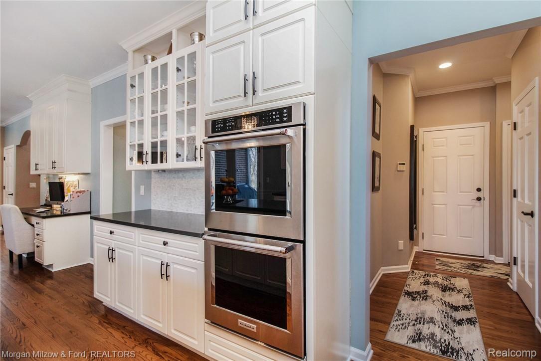 7882 Woodview Road Clarkston, MI 48348 - Photo 12 of 49 Double oven