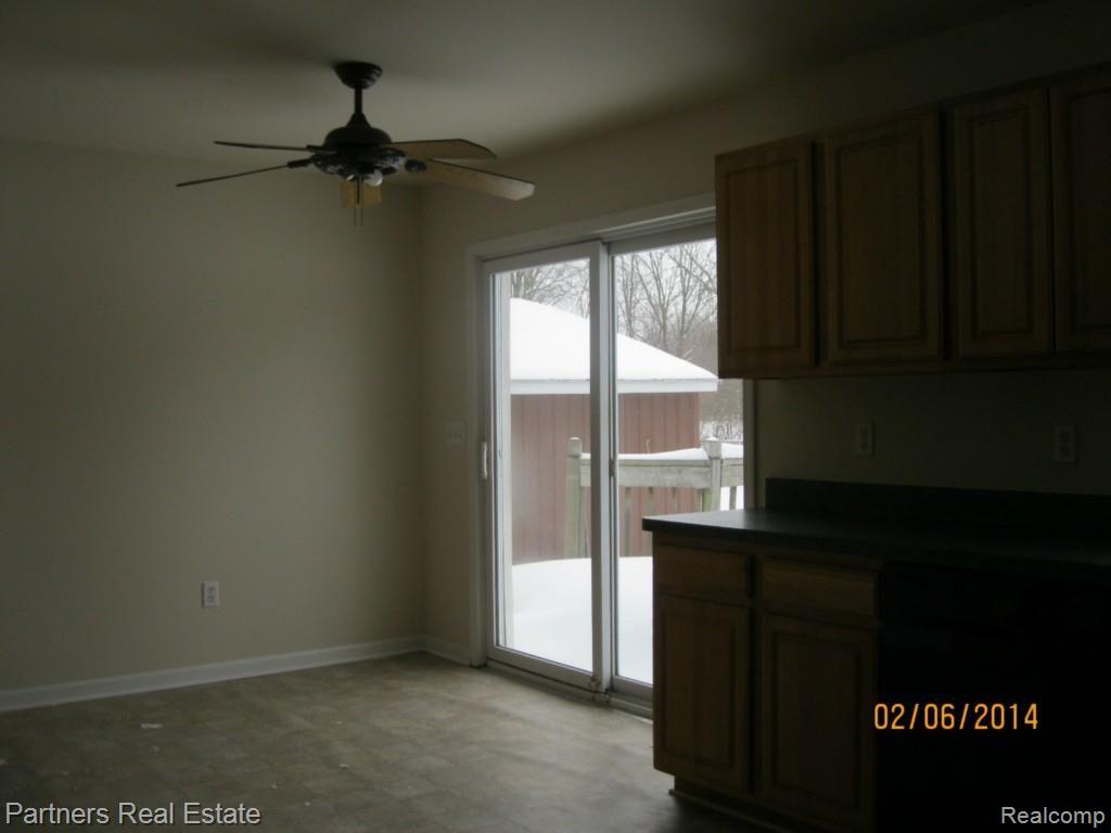 9201 West Allen Road Fowlerville, MI 48836 - Photo 3 of 11 Dining Room.jpg