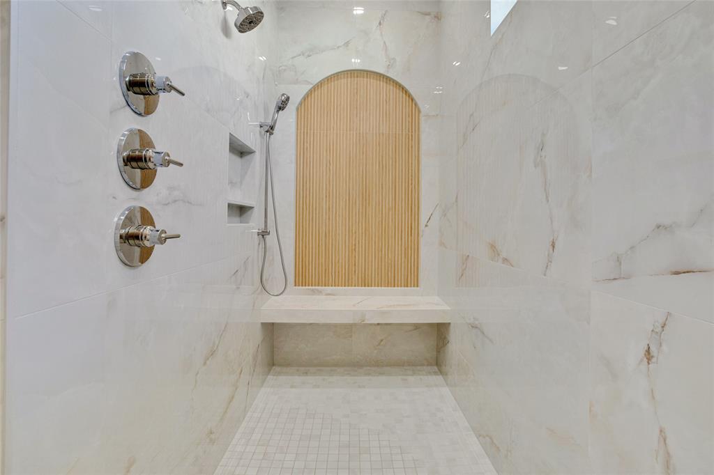 1839 Sentinel Way Tyler, TX 75703 - Photo 20 of 40 a bathroom with a window and mirror