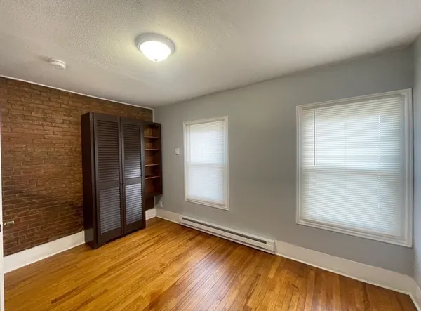 $2,000 | 27 Wilcox Street, Unit 2L, Springfield, MA 01105