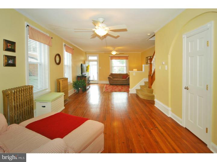 260 Rector Street Philadelphia, PA 19128 - Photo 5 of 21 Living Room
