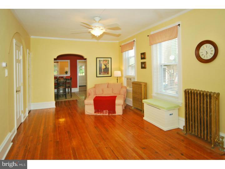 260 Rector Street Philadelphia, PA 19128 - Photo 6 of 21 Living Room