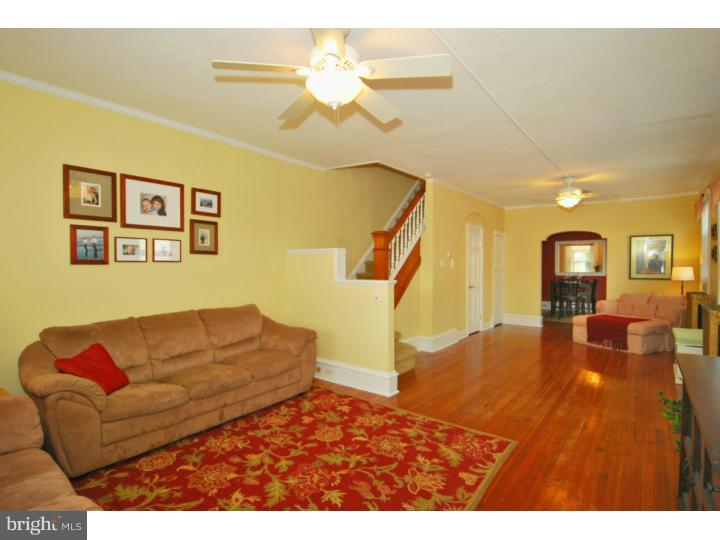260 Rector Street Philadelphia, PA 19128 - Photo 7 of 21 Living Room