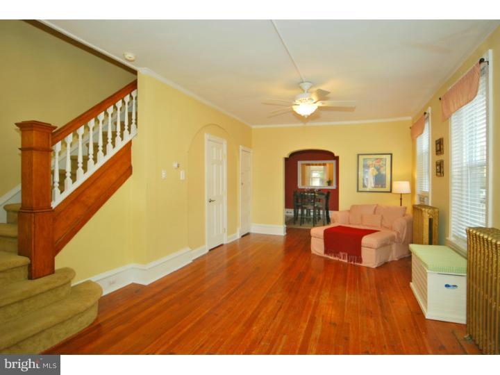260 Rector Street Philadelphia, PA 19128 - Photo 8 of 21 Living Room
