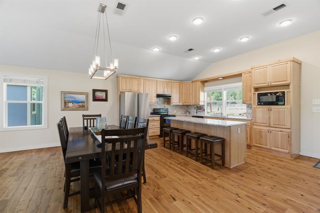 232 El Lago Road Chico, TX 76431 - Photo 6 of 40 Kitchen and Dining