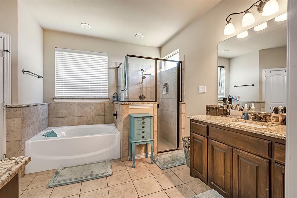 3206 Meadow Ridge Drive Midlothian, TX 76065 - Photo 20 of 37 a bathroom with a tub sink and mirror
