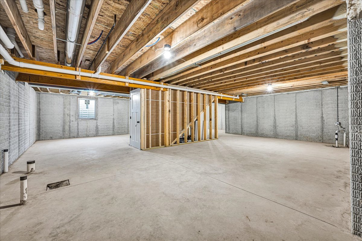 180 South Oak Street El Paso, IL 61738 - Photo 23 of 32 a view of an empty room