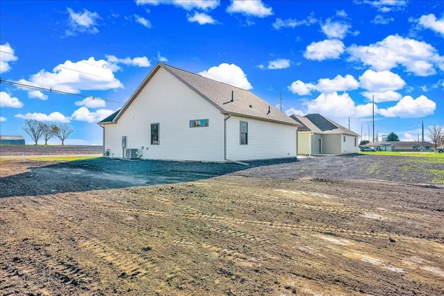 $284,900 | 180 South Oak Street, El Paso, IL 61738