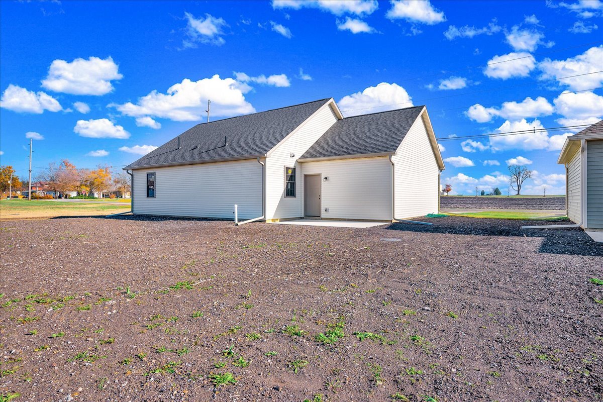 180 South Oak Street El Paso, IL 61738 - Photo 29 of 32 a view of a house with a yard and a large tree