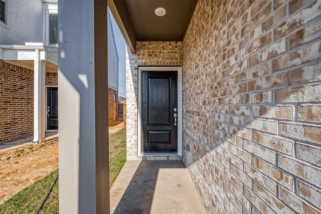 a view of a back yard of the house