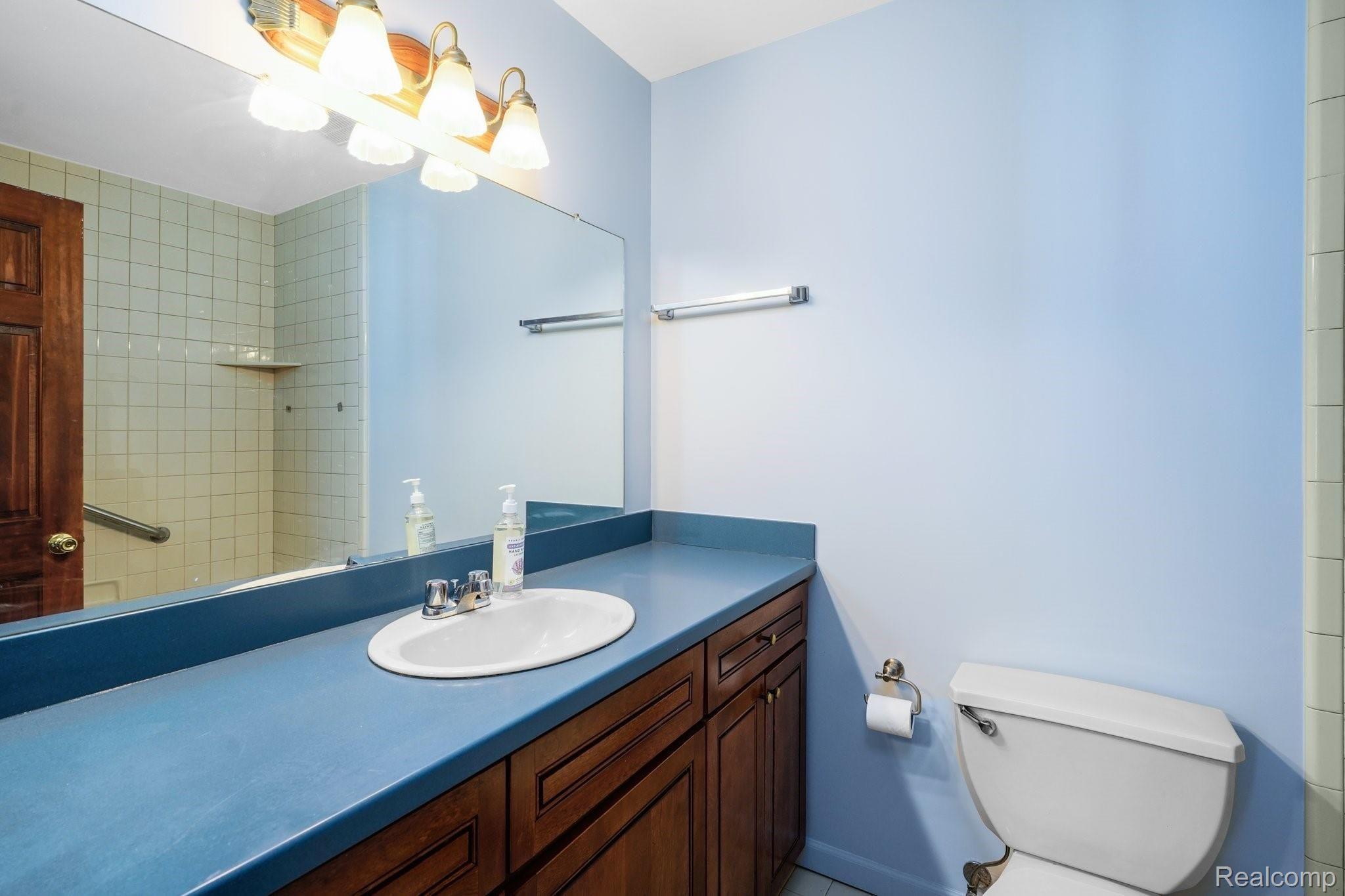755 East Long Lake Road Troy, MI 48085 - Photo 21 of 39 21-web-or-mls-755 East Long Lake Road Troy - 20.jpg