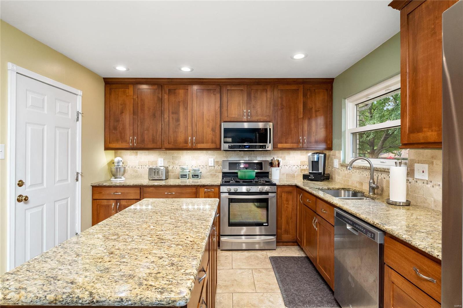 5874 Hempline Road St. Louis, MO 63129 - Photo 11 of 44 Gallery Image 11