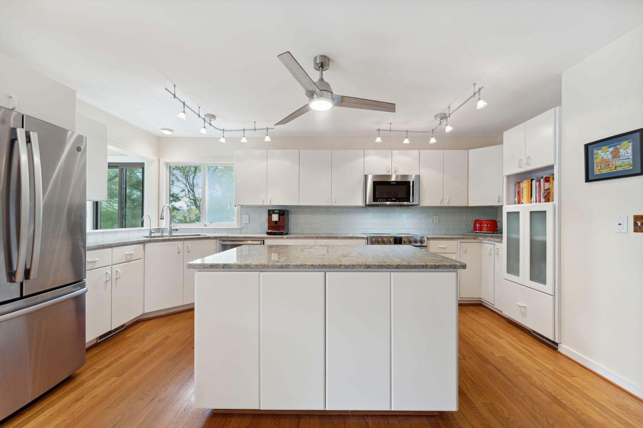 636 Cain Drive Mount Pleasant, SC 29464 - Photo 14 of 37 Renovated kitchen