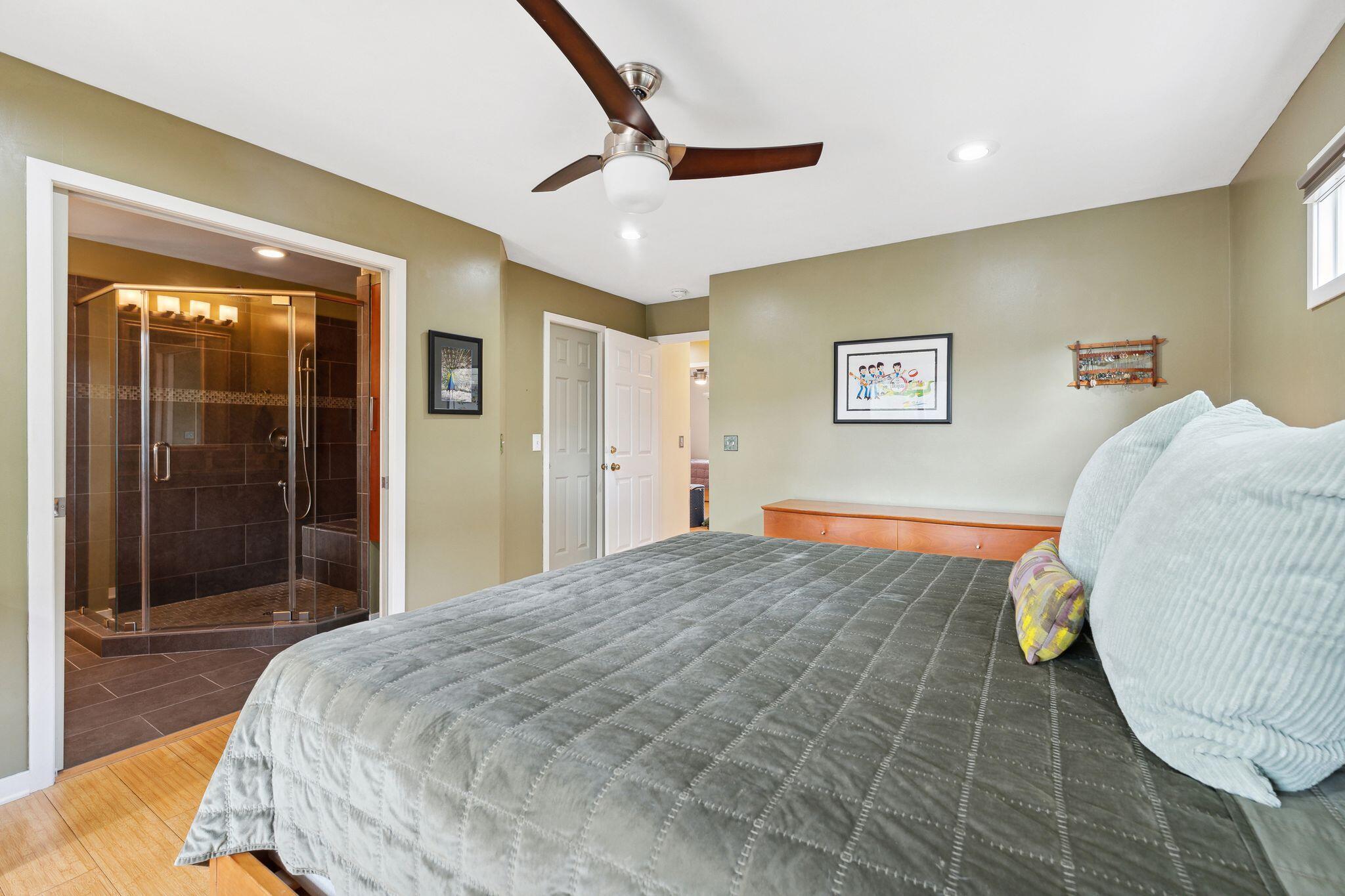 636 Cain Drive Mount Pleasant, SC 29464 - Photo 21 of 37 Ensuite bath