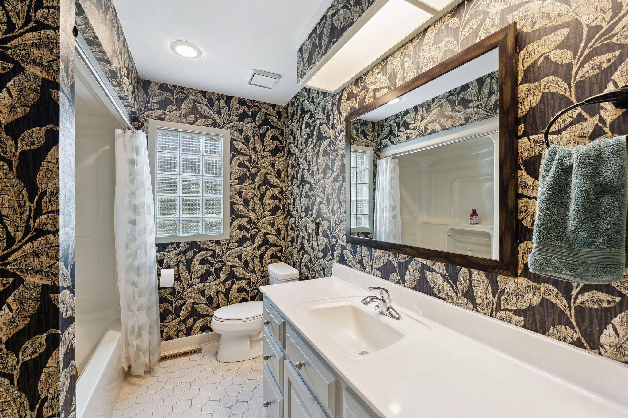 636 Cain Drive Mount Pleasant, SC 29464 - Photo 27 of 37 Full bath in hallway