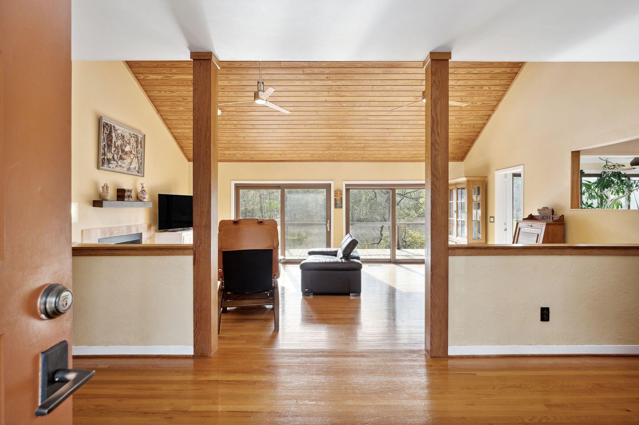 636 Cain Drive Mount Pleasant, SC 29464 - Photo 7 of 37 Grand and open entry