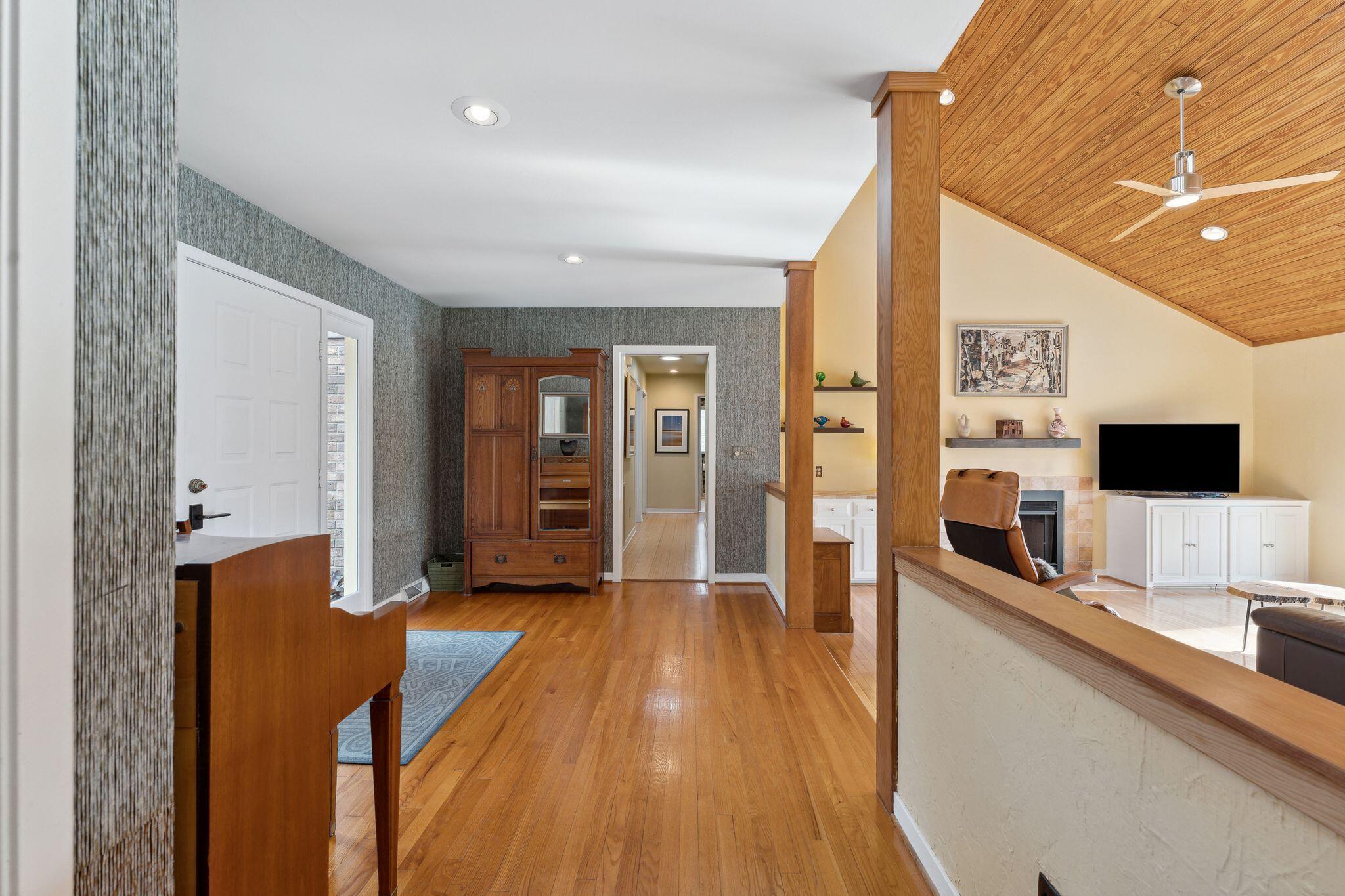 636 Cain Drive Mount Pleasant, SC 29464 - Photo 9 of 37 Clean lines