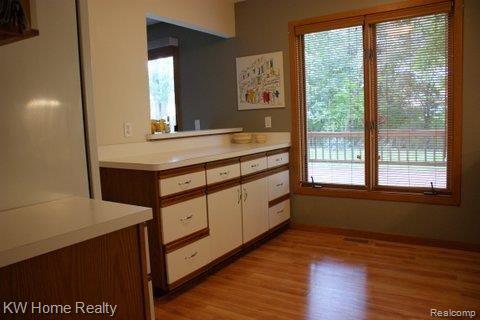 19430 Merriman Road Livonia, MI 48152 - Photo 10 of 32 KITCHEN