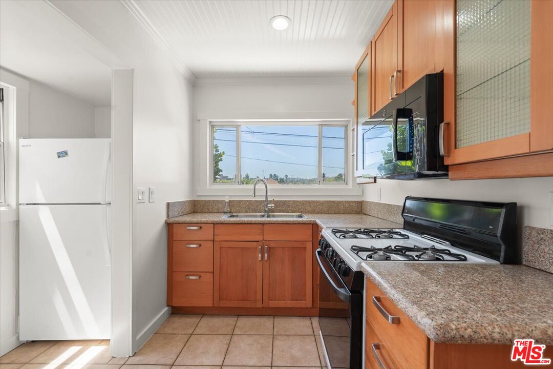 1248 Hyperion Avenue Los Angeles, CA 90029 - Photo 12 of 27