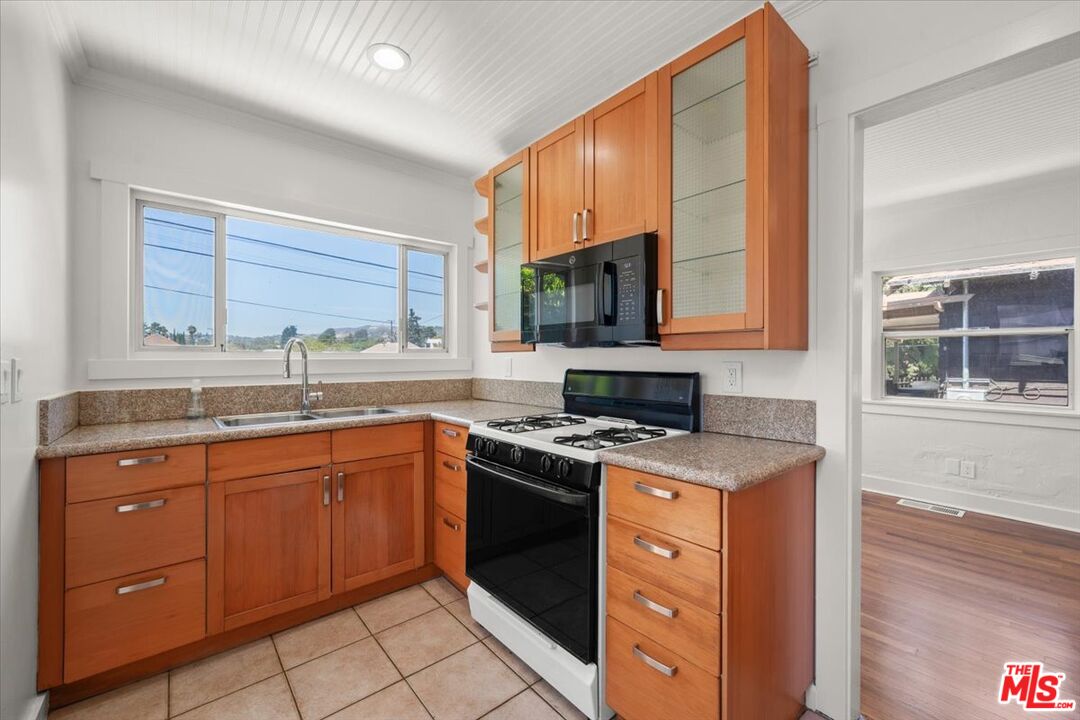 1248 Hyperion Avenue Los Angeles, CA 90029 - Photo 13 of 27