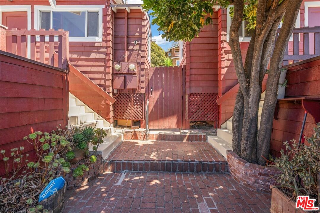 1248 Hyperion Avenue Los Angeles, CA 90029 - Photo 3 of 27