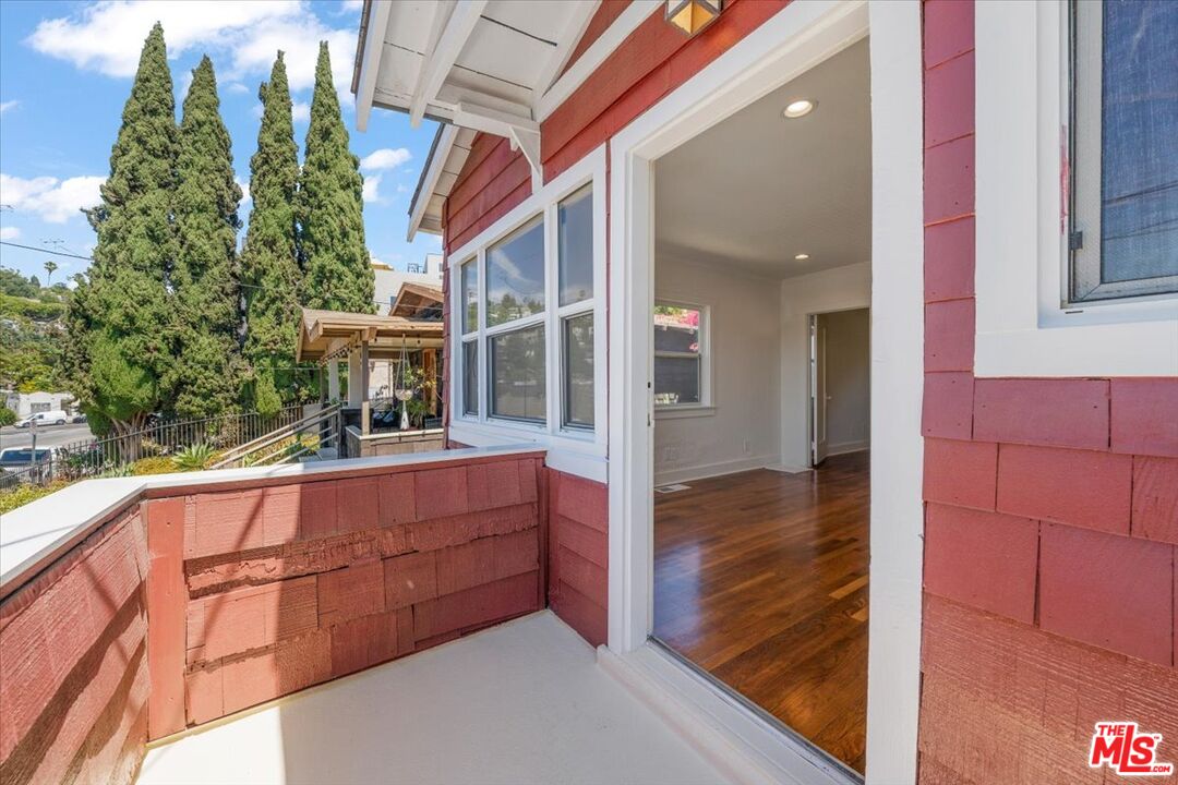 1248 Hyperion Avenue Los Angeles, CA 90029 - Photo 6 of 27