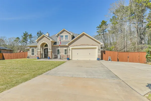 a view of house with garden