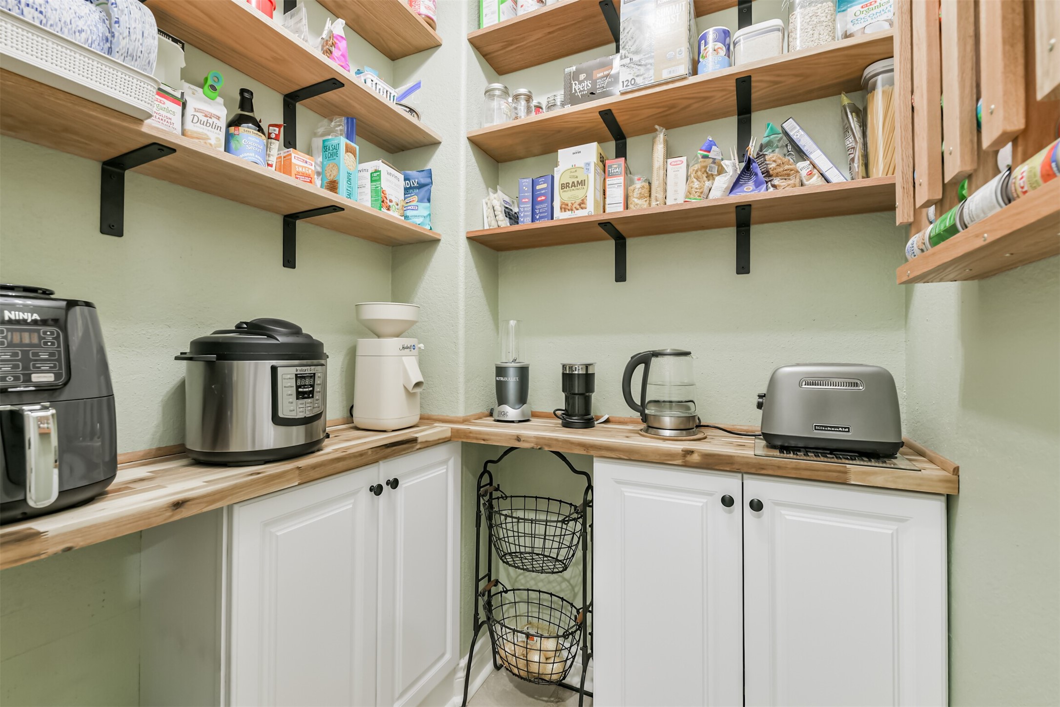 27553 Rio Blanco Drive Splendora, TX 77372 - Photo 12 of 41 a kitchen with stainless steel appliances granite countertop a sink a stove and cabinets