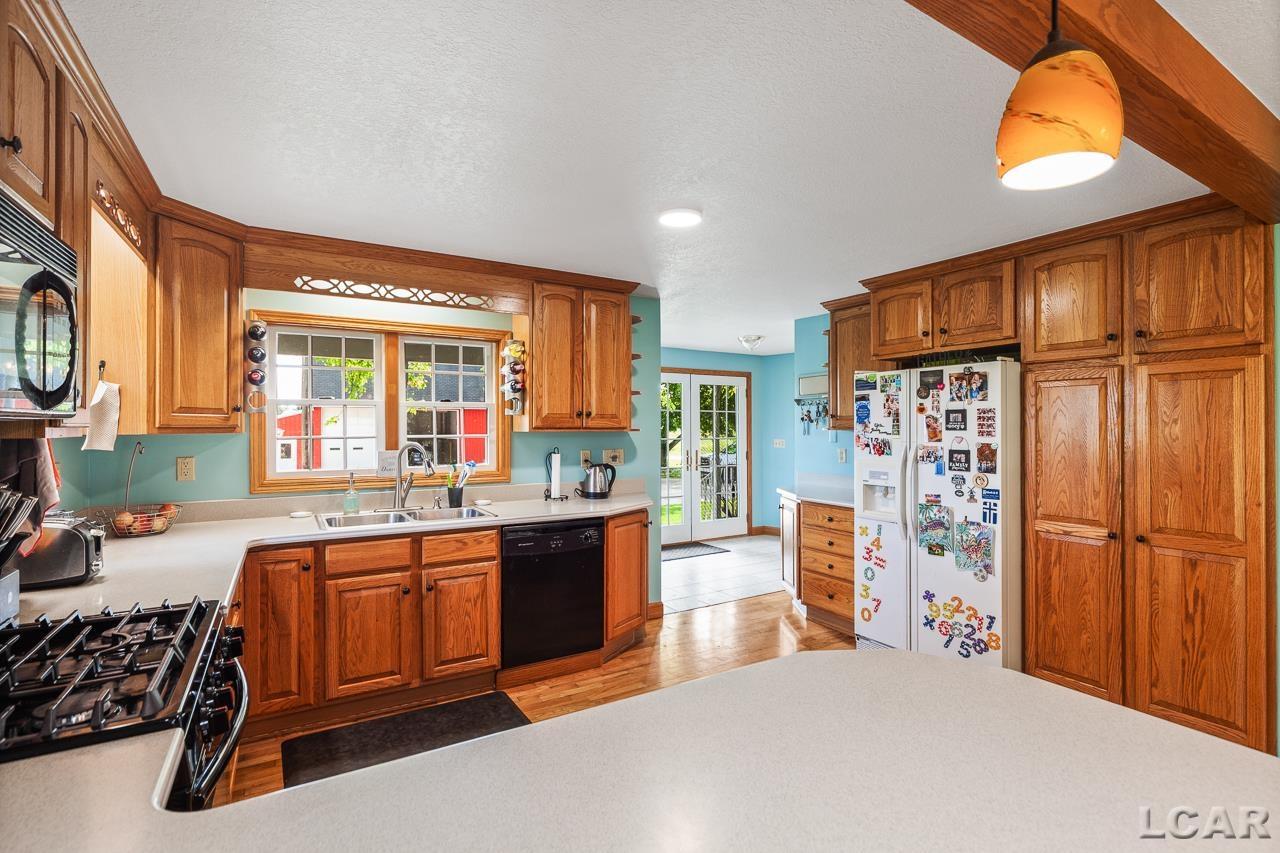 13986 Beecher Road Hudson, MI 49247 - Photo 5 of 66 Gallery Image 5