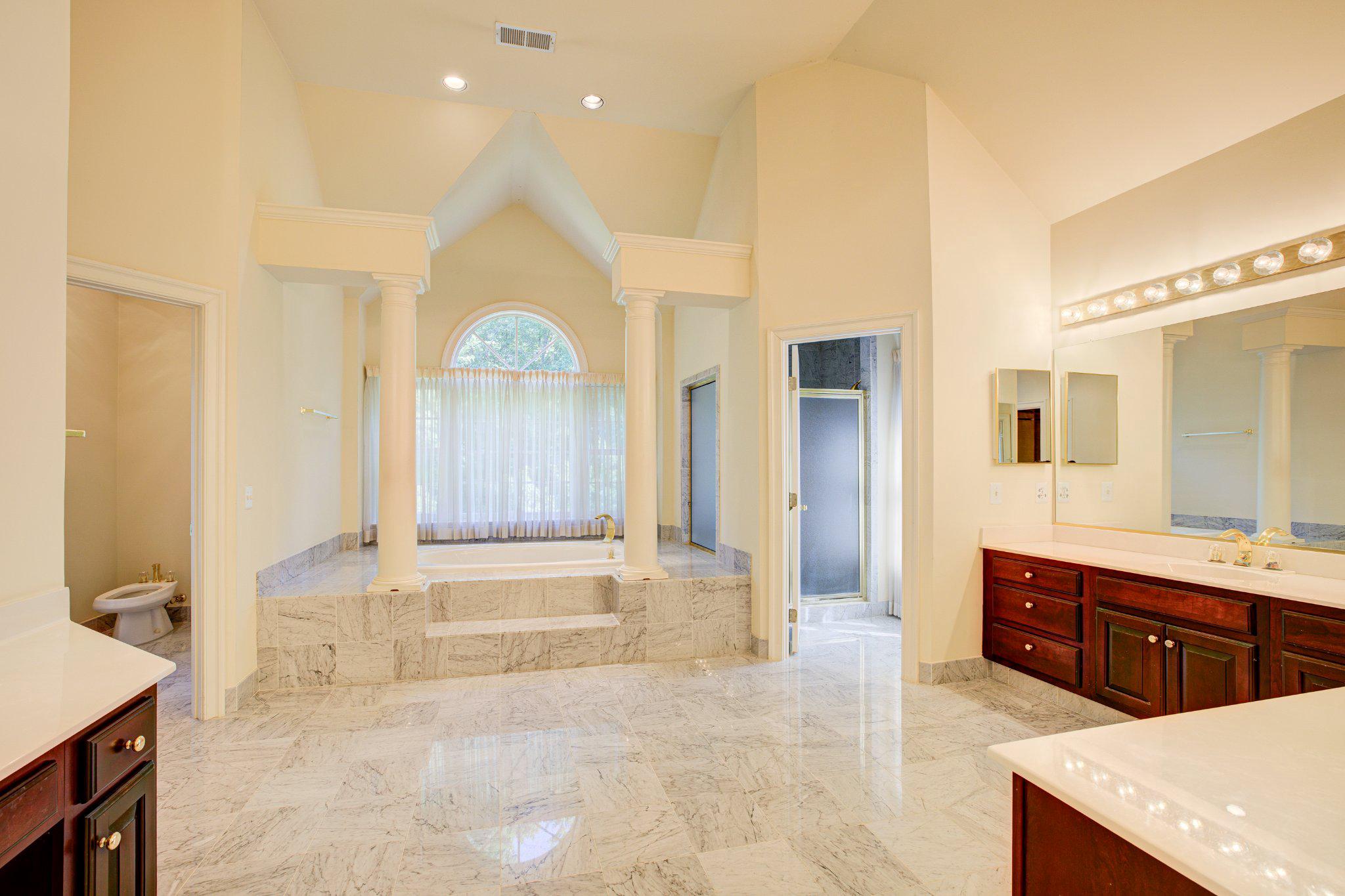731 Utterback Store Road Great Falls, VA 22066 - Photo 9 of 19 Primary bedroom spa