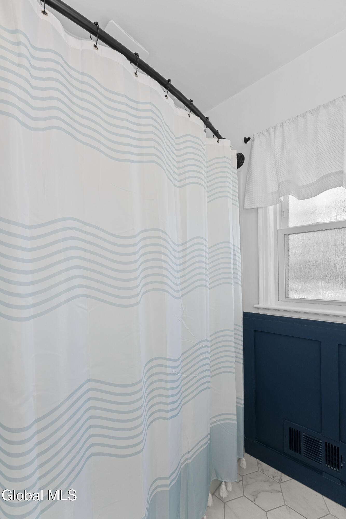 2240 Rosendale Road Niskayuna, NY 12309 - Photo 18 of 39 Updated Full Bathroom