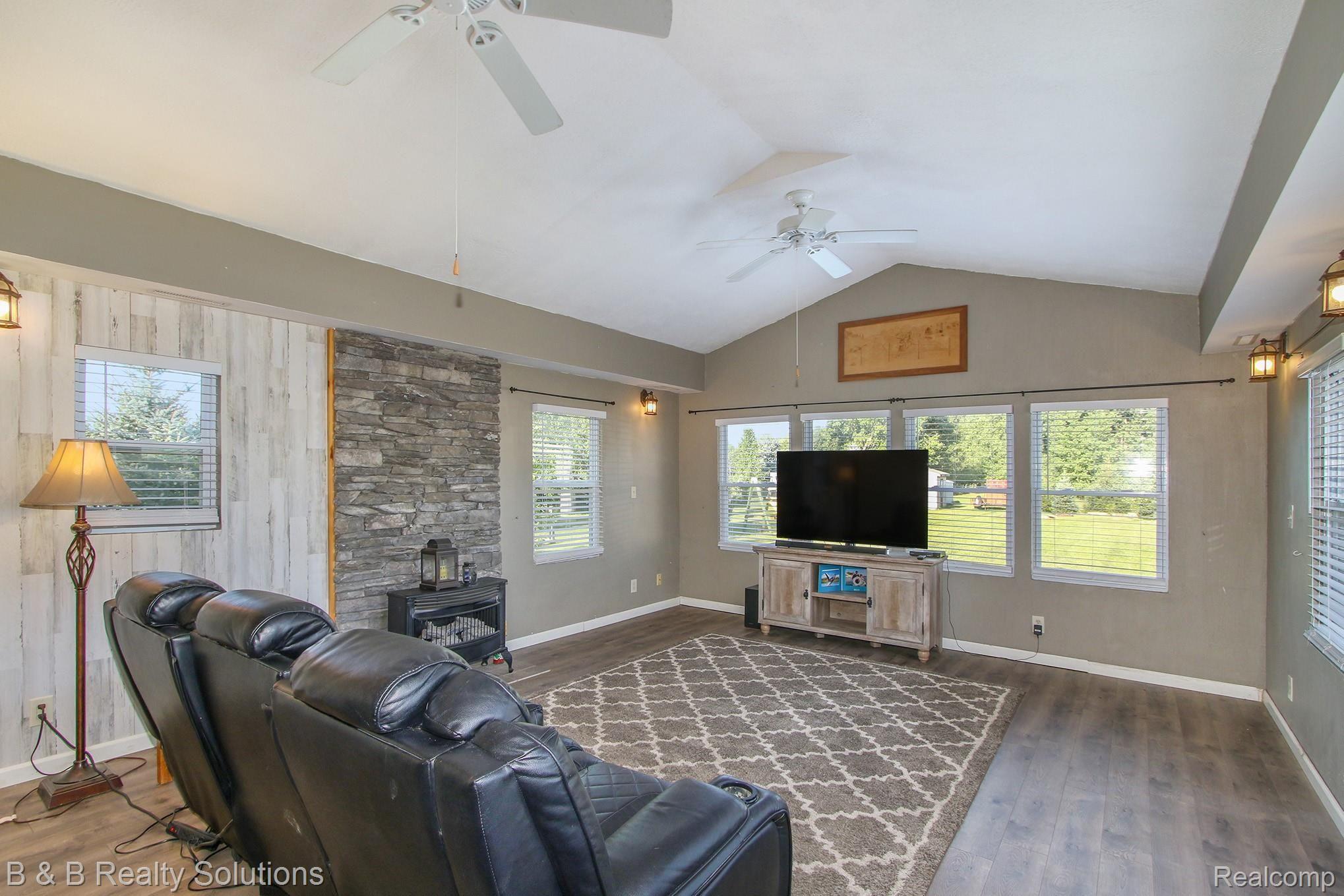 4874 Jones Road North Branch, MI 48461 - Photo 11 of 26 11 Living Room.jpg