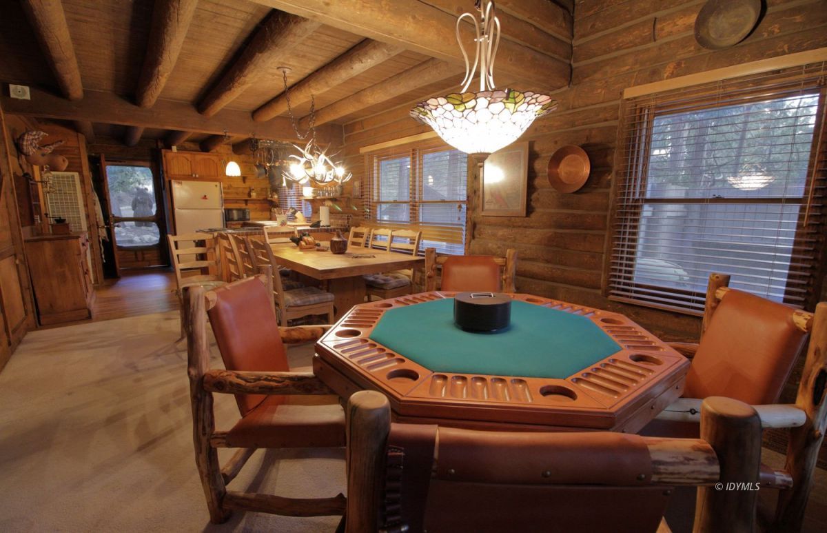 24745 Fern Valley Road Idyllwild, CA 92549 - Photo 12 of 48 a dining room with a table and chairs