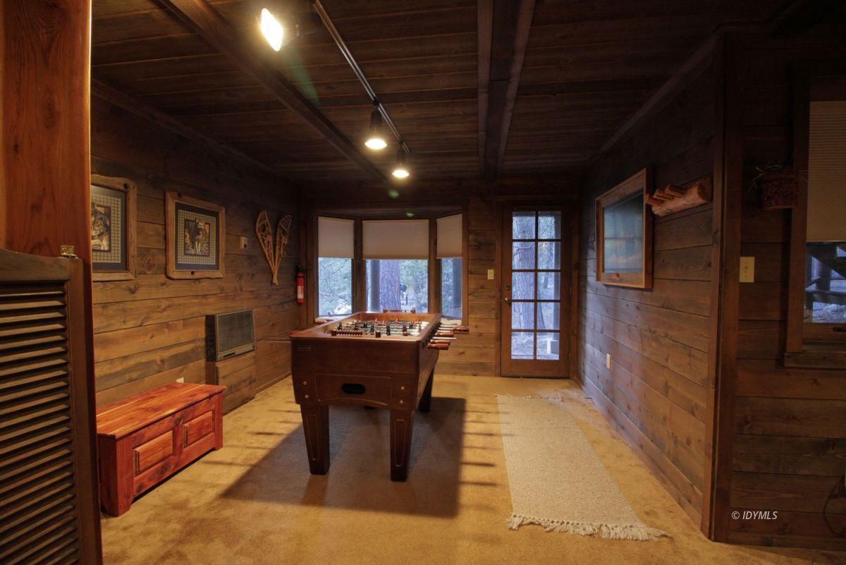 24745 Fern Valley Road Idyllwild, CA 92549 - Photo 28 of 48 a dining room with a wooden table and chairs